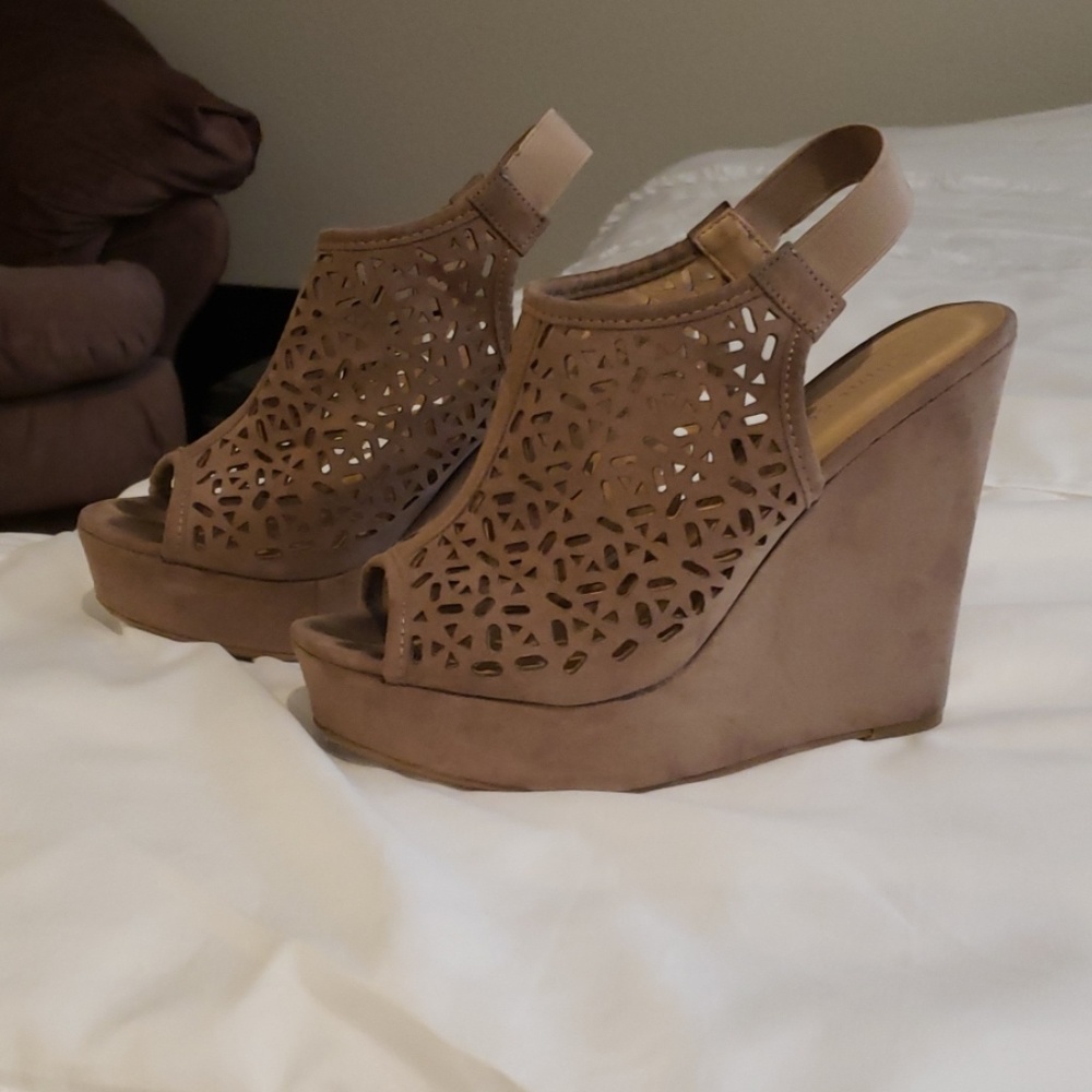 Chinese Laundry wedge